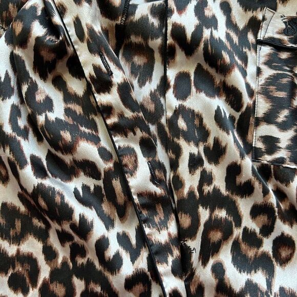 Victoria's Secret Medium Leopard Print Pajama Top - Flawed Missing Buttons - Picture 10 of 12